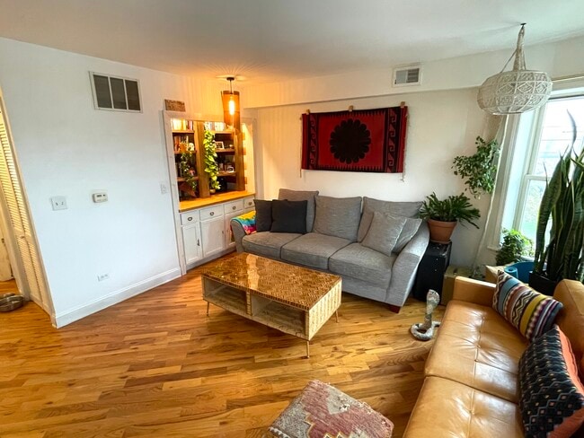 Photo - 3914 W Cortland St Unit 3