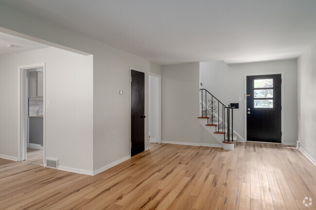 Town Home - 3BD, 1.5BA - 1,168SF - Living Room - Lawn Village