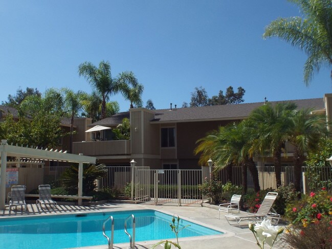 Aloma Apartments