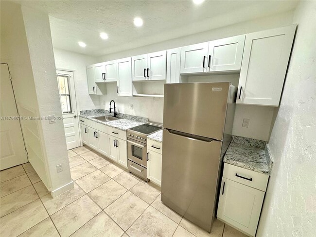 Photo - 550 SW 10th St Apartment Unit 6