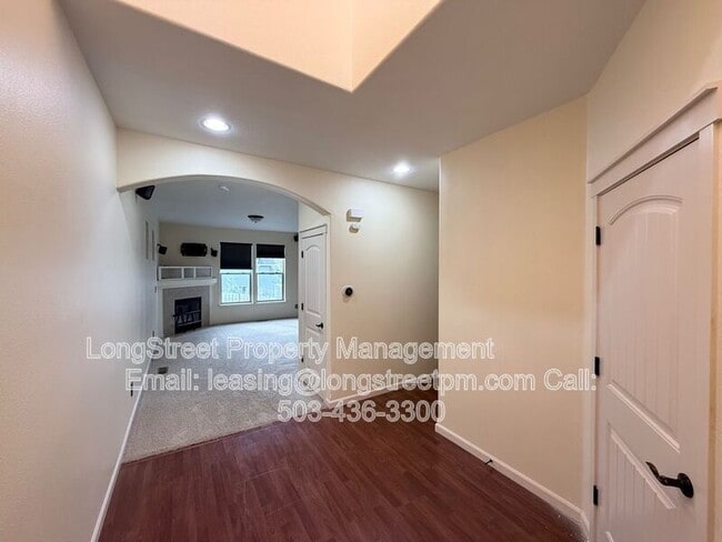 Photo - 823 Crouchen St NW