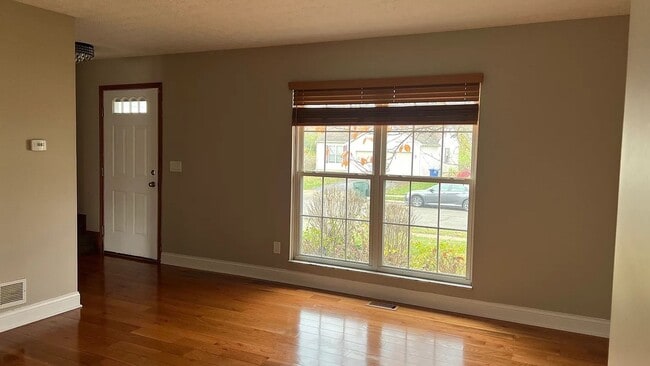 Photo - 6752 Riverside Glen Ct