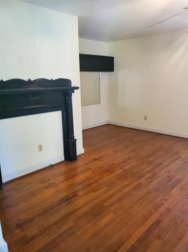 Photo - 713 Ghent St