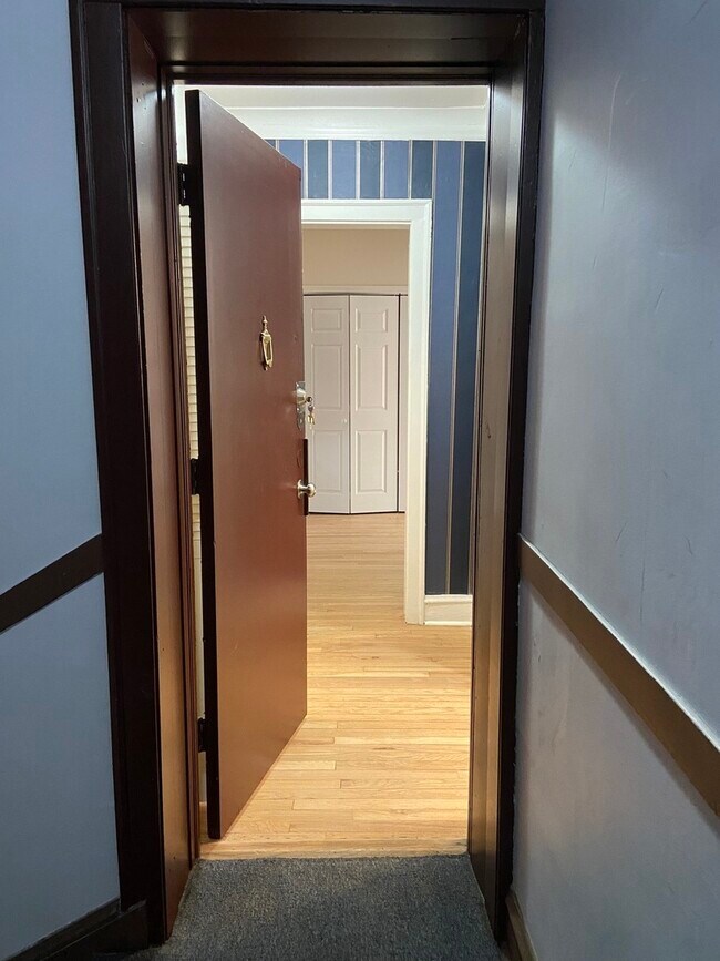 Photo - 2210 E 70th St