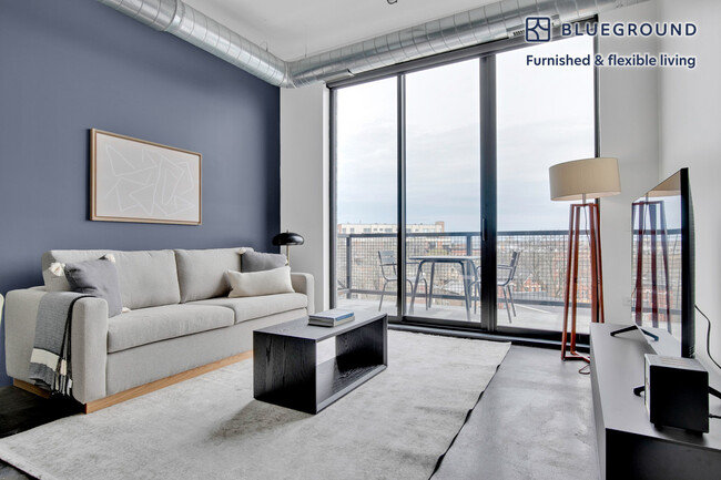 Building Photo - 1647 N Milwaukee Ave Rental