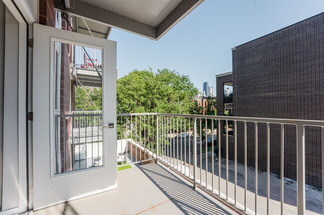 Photo - 301 W North Ave