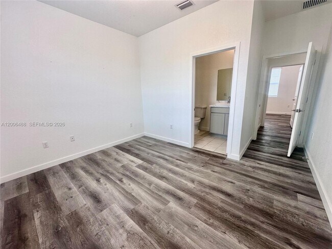 Photo - 540 NE 5th Ln