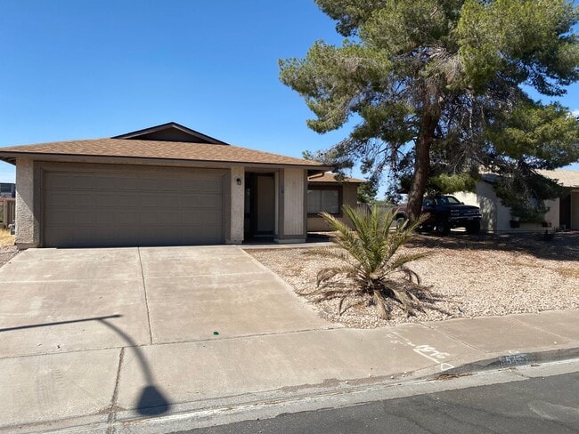 Building Photo - Henderson!!! 4 Bedrooms!! Single Story!! 2 car garage!! Big Back Yard!!! No HOA!! All Appliances!!