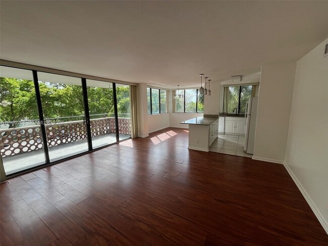 Building Photo - 4222 Inverrary Blvd Unit 4203