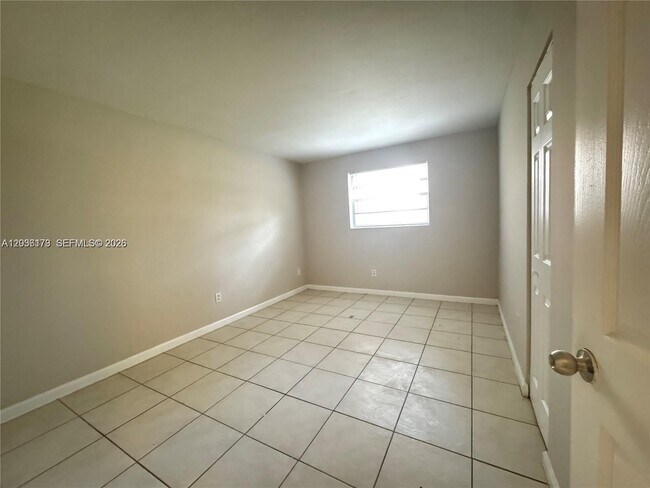 Photo - 1370 NE 119th St Unidad 137006