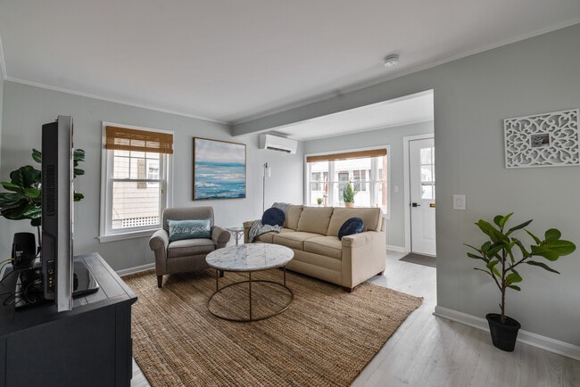 Photo - 1 Glenwood Ln