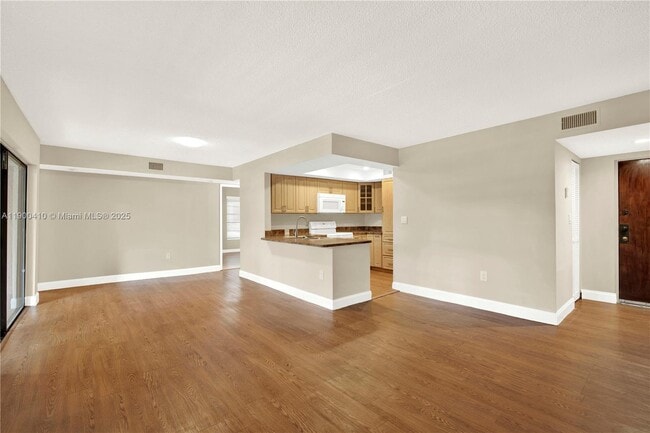 Building Photo - 9255 SW 125th Ave Unit 310-R