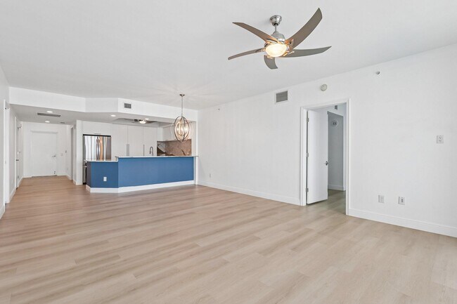 2650 Lake Shore Dr Unit 1202