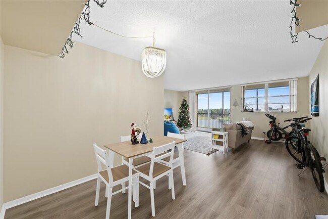 Photo - 3150 W Rolling Hills Cir Unit 603