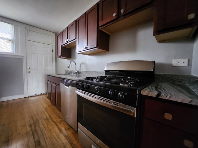 Photo - 2907 W 56th St