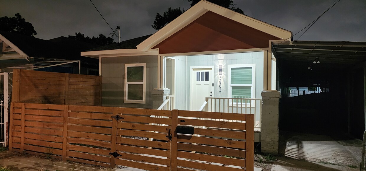 Photo - 3905 Fox St (Houston, TX)