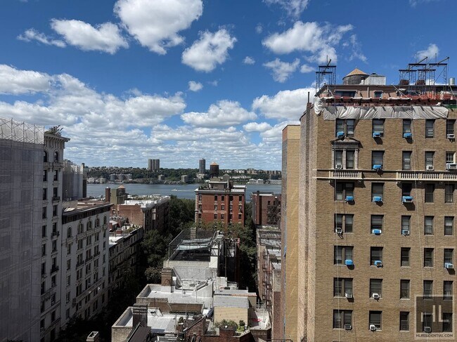 Photo - NO fee Sunny 1 bedroom 1 bathroom with was... Unit 14H