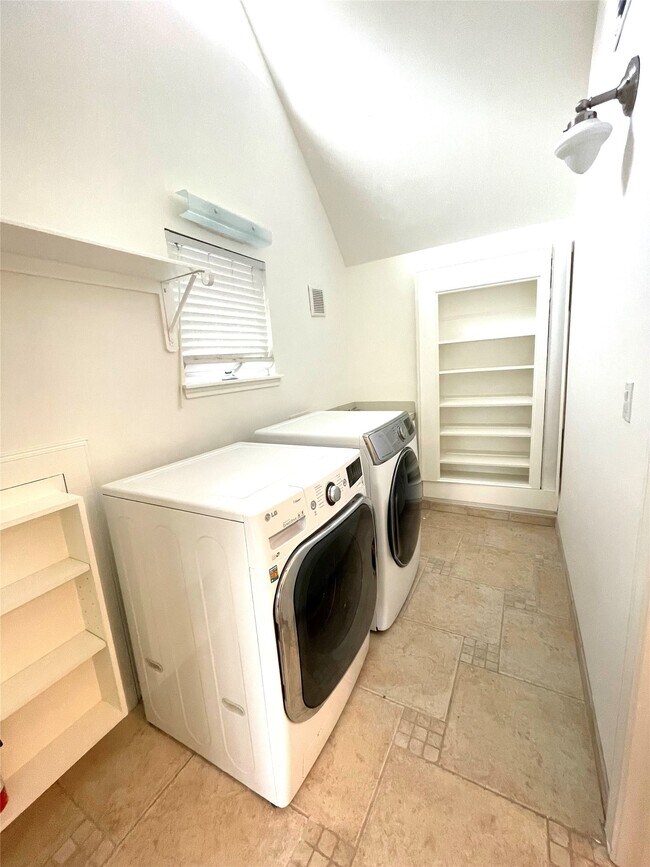 Photo - 4334 Jefferson St