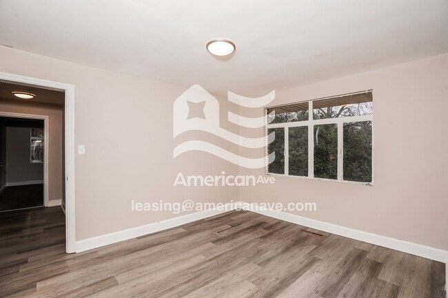 Photo - 290 Lilly Ave