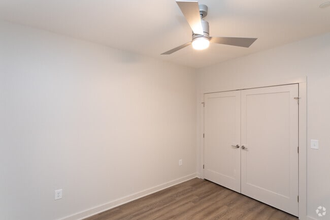 2BR, 2BA - 1,020SF