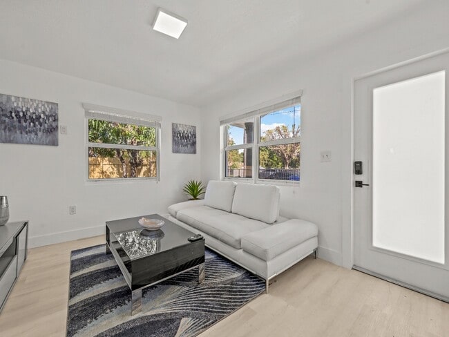 Photo - 100 NW 45th St Unidad 1