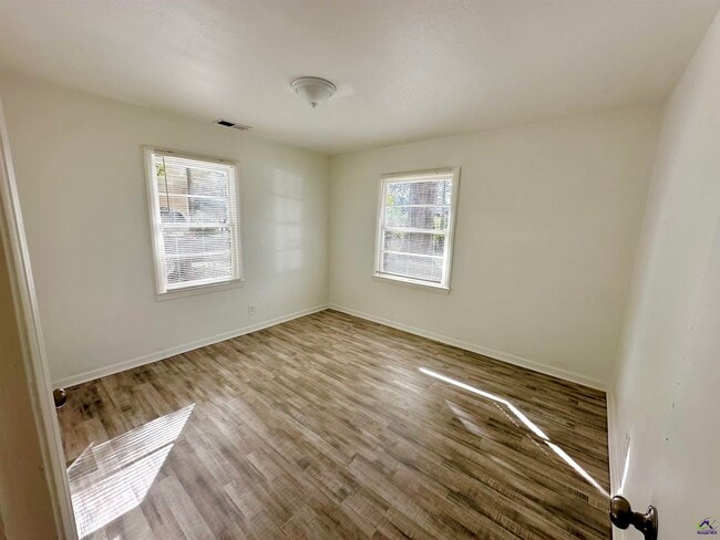 Photo - 108 Smith Pl