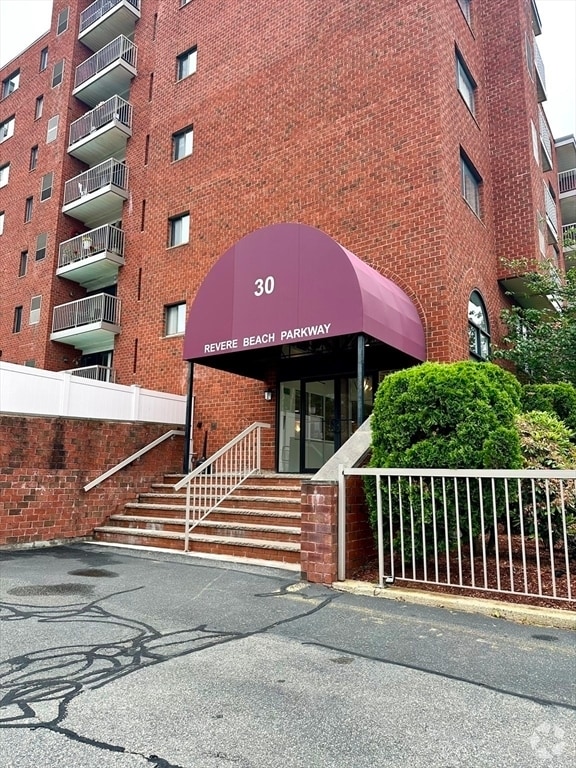 Building Photo - 30 Revere Beach Pkwy Unit 506 Rental