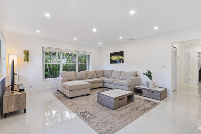 Photo - 1409 NE 2nd Ave