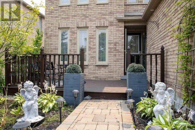 Photo - 497 Grove St E