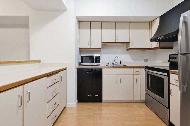 Photo - 6363 Christie Ave