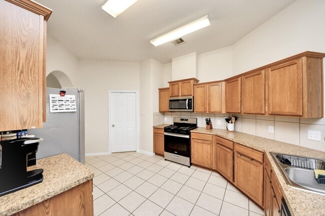 Photo - 1922 Makenna Ln