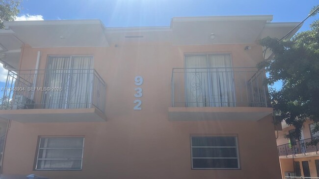 Building Photo - 932 NW 5th St Unit 3