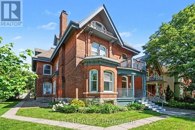 Photo - 475 MacLaren St