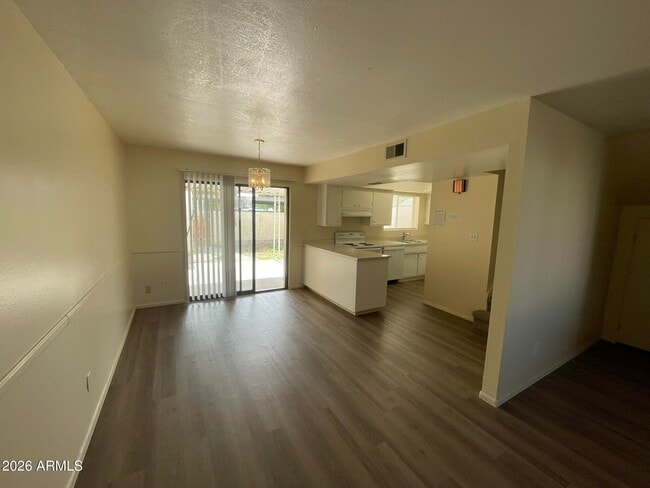Photo - 613 N Pioneer Cir