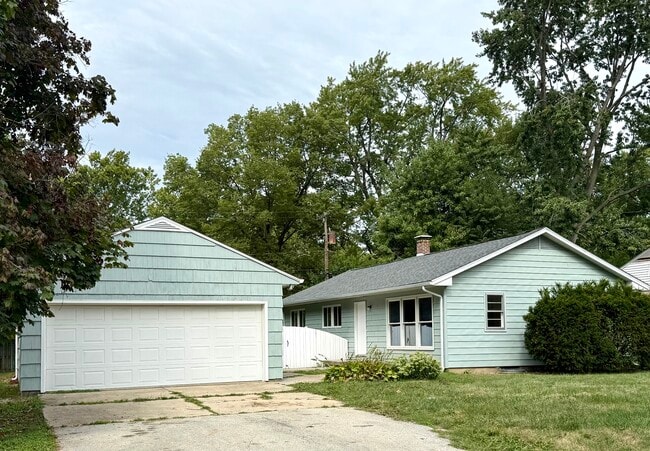 Building Photo - 1917 S Harding Dr Rental