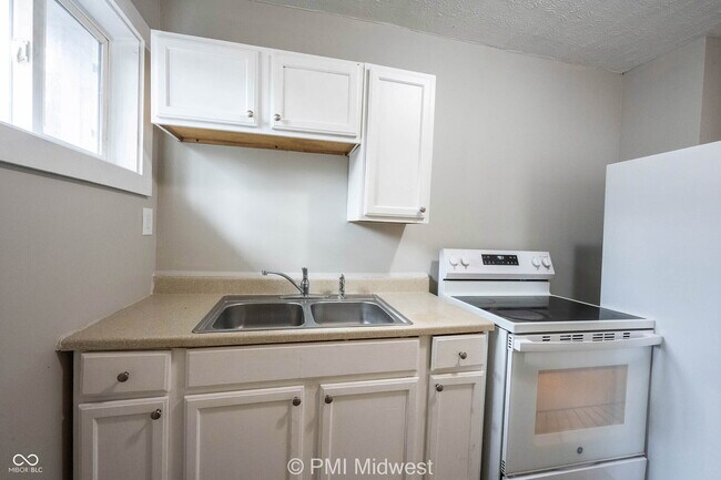 Photo - 2930 N Dearborn St