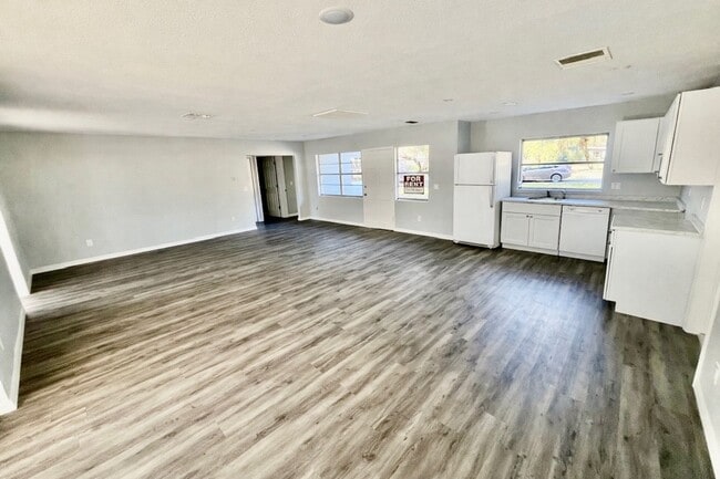 Photo - HUGE Ridge Manor/Dade City 3BR/2BA Home with Wide Open Floor Plan!!!