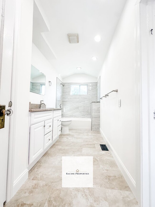 Photo - Spacious 4-bedroom Home in Woodruff