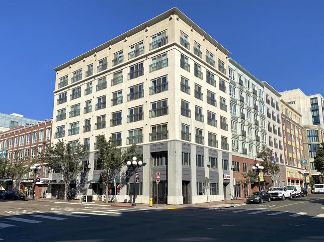 Building Photo - Beautiful Furnished Top Floor Unit #7051 Rental