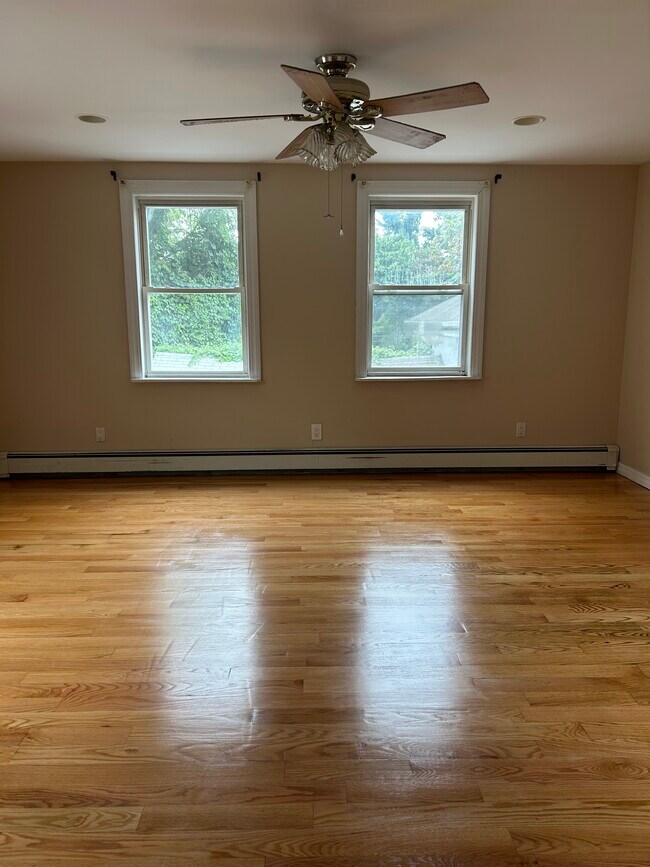 178 Crescent Pl Unit Spacious 1 Bedroom
