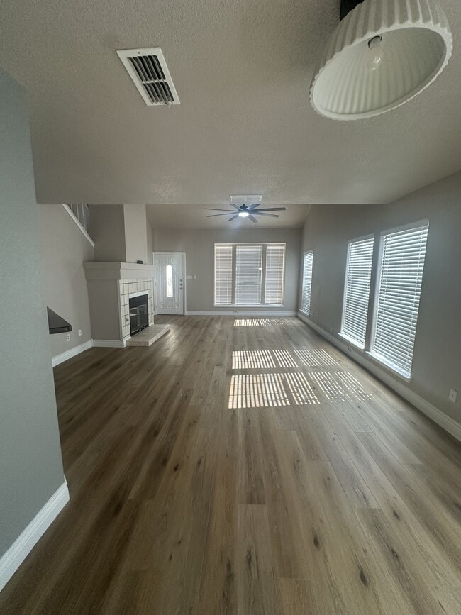 Photo - 701 Meadow Top