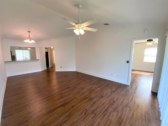 Photo - ** REGENCY WOODS ** 3 BED / 2 BATH - CONDO...