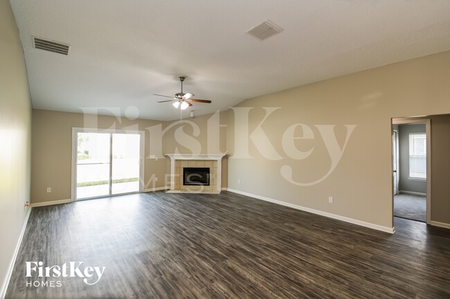 Photo - 182 Greenfield Dr