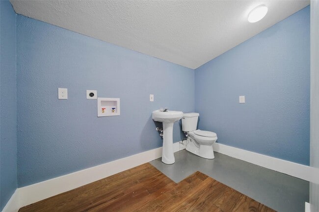 Photo - 3301 Dennis St