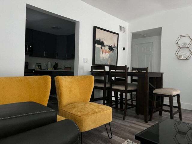 Photo - 161 NE 15th Ter