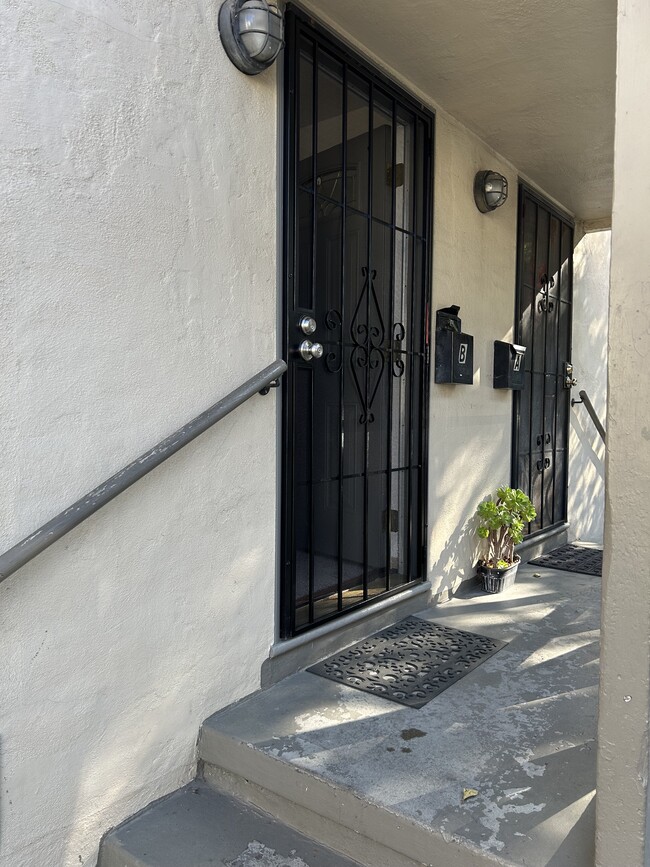 Photo - 1729 Ward St