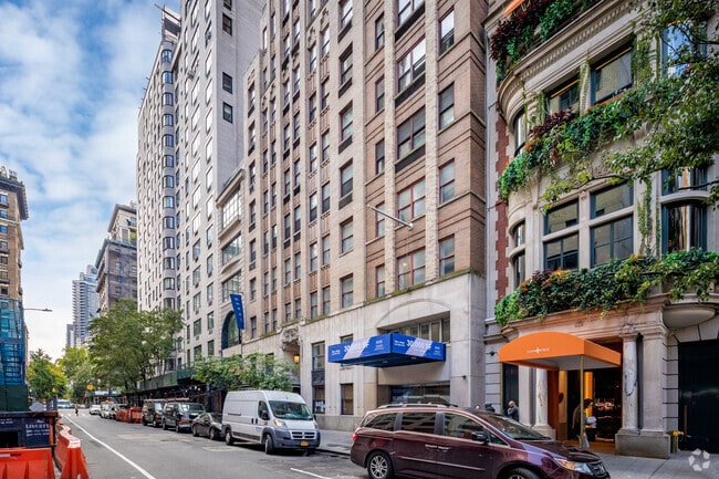 Photo - 40 E 61st St