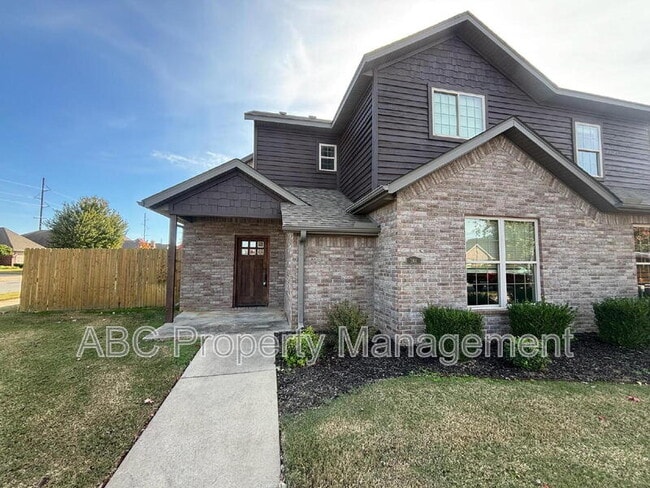 Building Photo - 3101 SW Warberry Ave