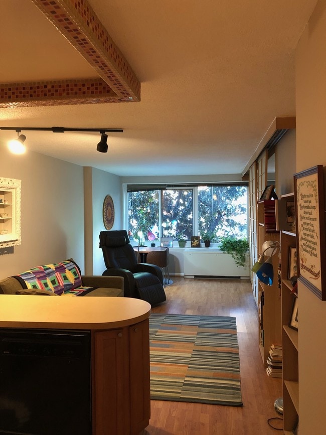 View from Kitchen - 1330 New Hampshire Ave NW Apartamentos Unidad 403