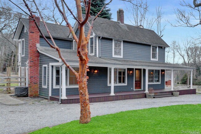 Photo - 42 Blydenburgh Ln